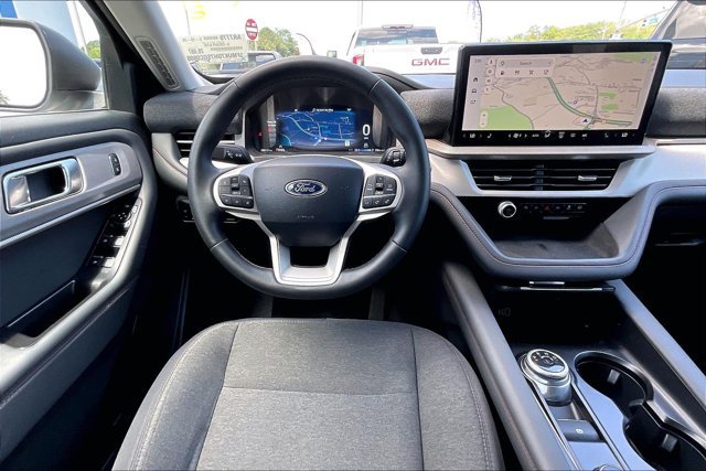 Certified 2025 Ford Explorer Active RWD image 5