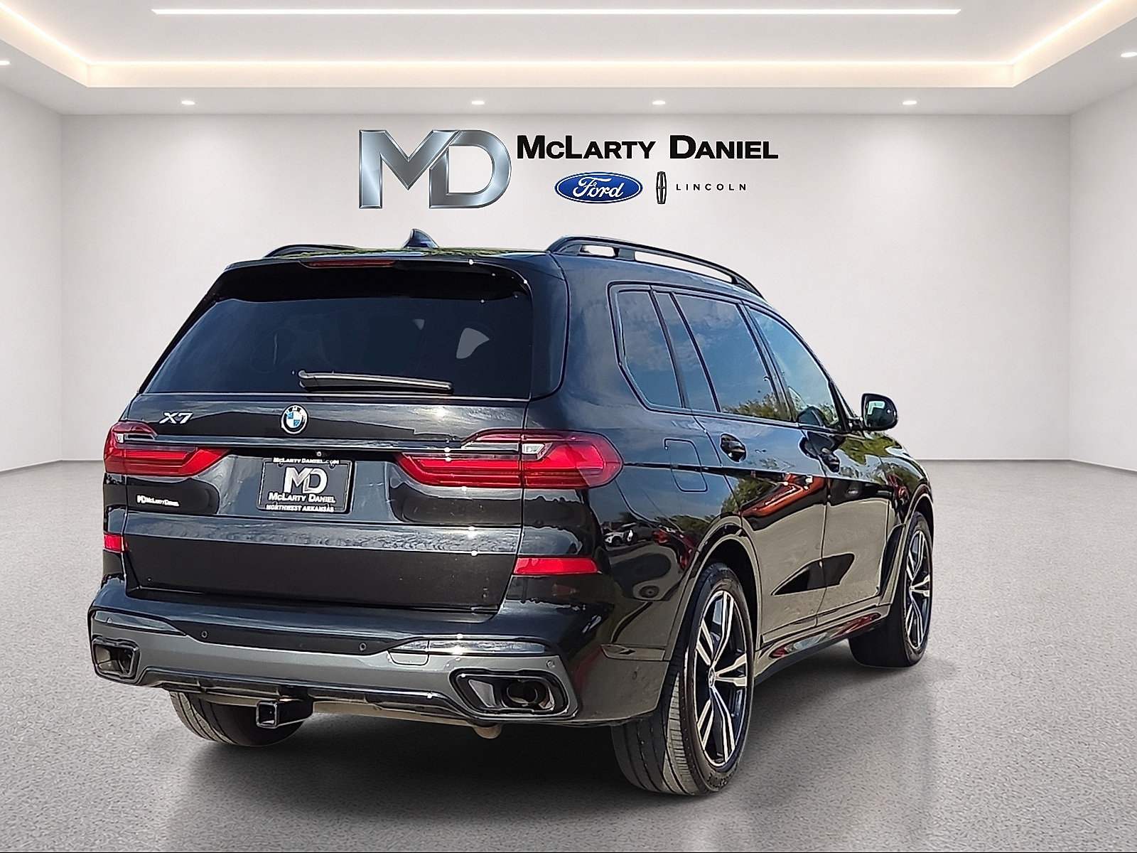 Used 2020 BMW X7 xDrive40i w/ M Sport Package AWD/4WD image 5