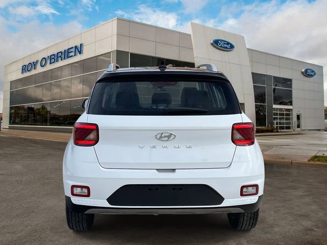 Used 2022 Hyundai Venue Limited image 4