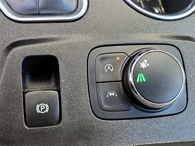 Used 2023 Chevrolet Traverse LT image 17