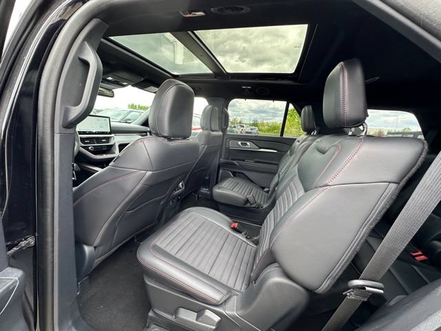 Certified 2025 Ford Explorer ST-Line w/ Premium Package AWD/4WD image 17