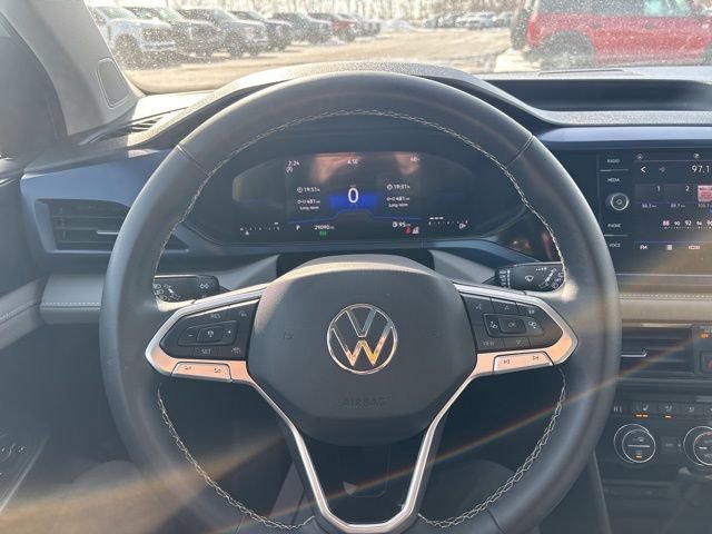Used 2024 Volkswagen Taos SE image 17