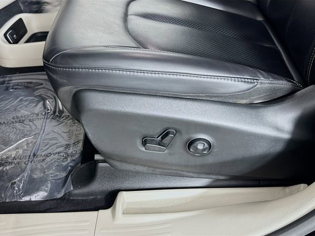 Used 2023 Chrysler Pacifica Touring-L image 18