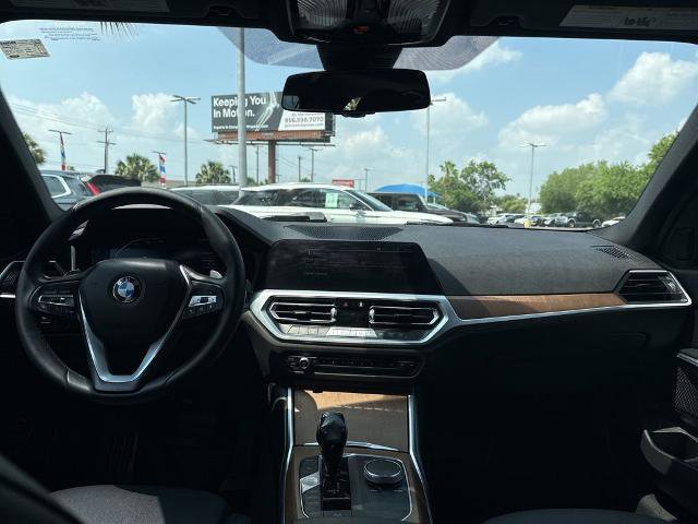 Used 2020 BMW 330i Sedan w/ Driving Assistance Package RWD image 17