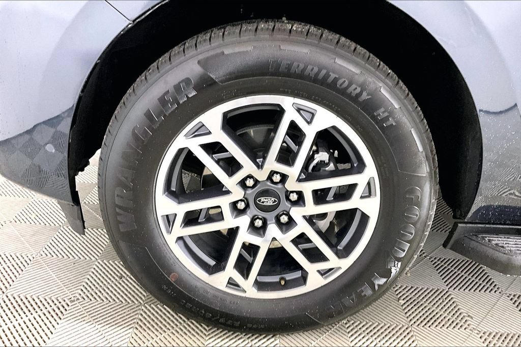 Certified 2025 Ford Expedition Active RWD image 7