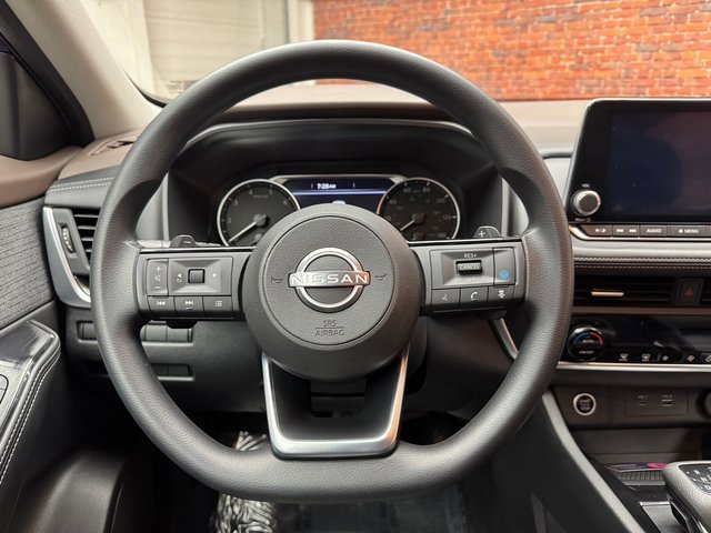 Used 2023 Nissan Rogue SV image 14