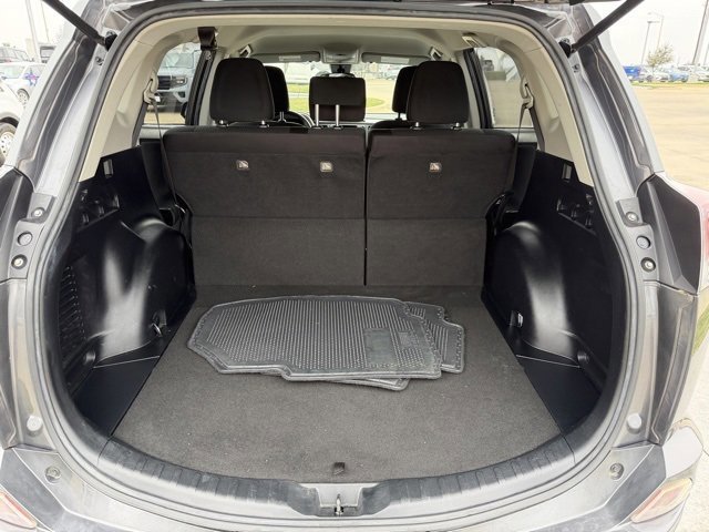 Used 2018 Toyota RAV4 LE image 7