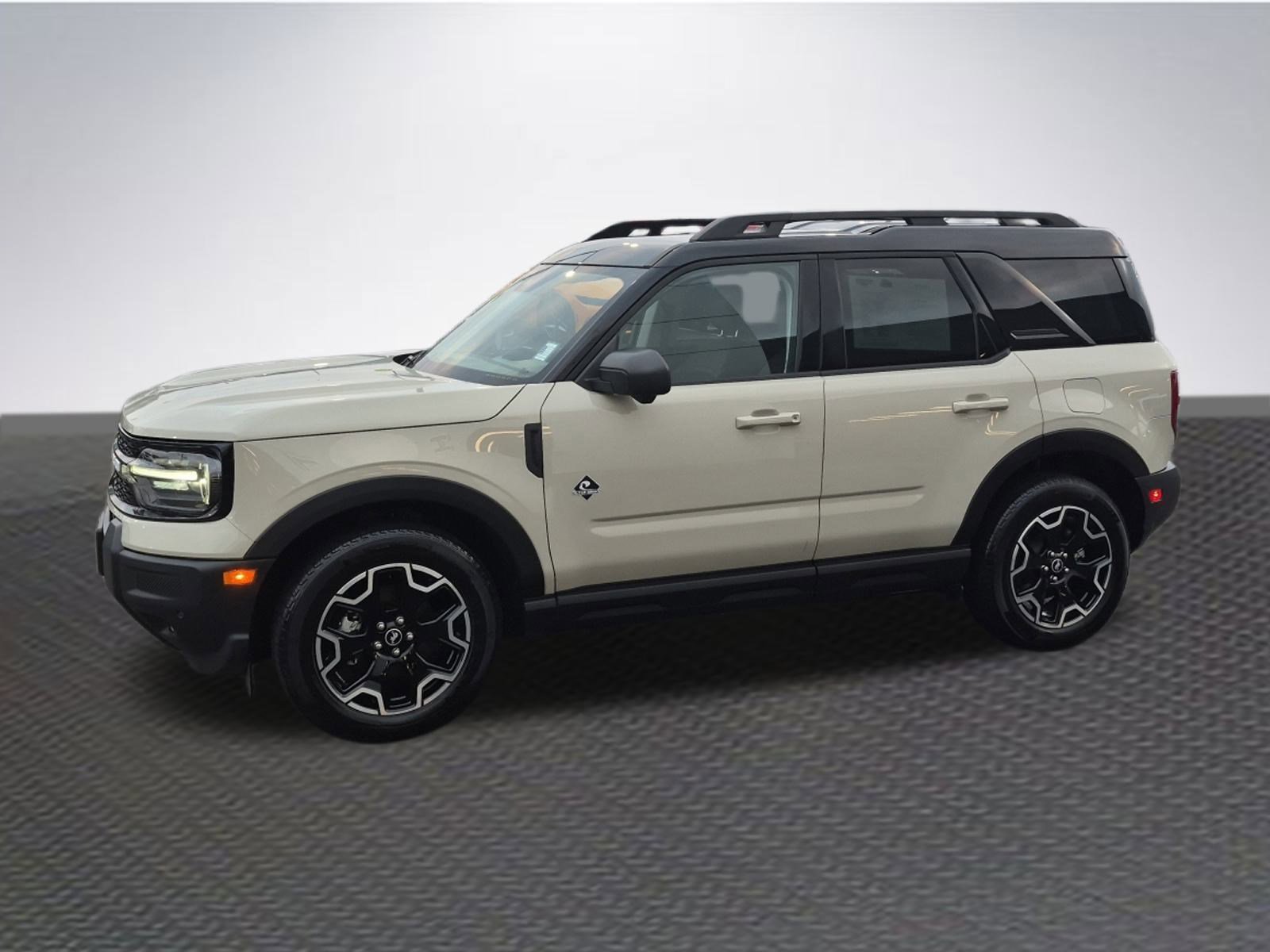 Certified 2025 Ford Bronco Sport Outer Banks w/ Outer Banks Tech Package+ image 2