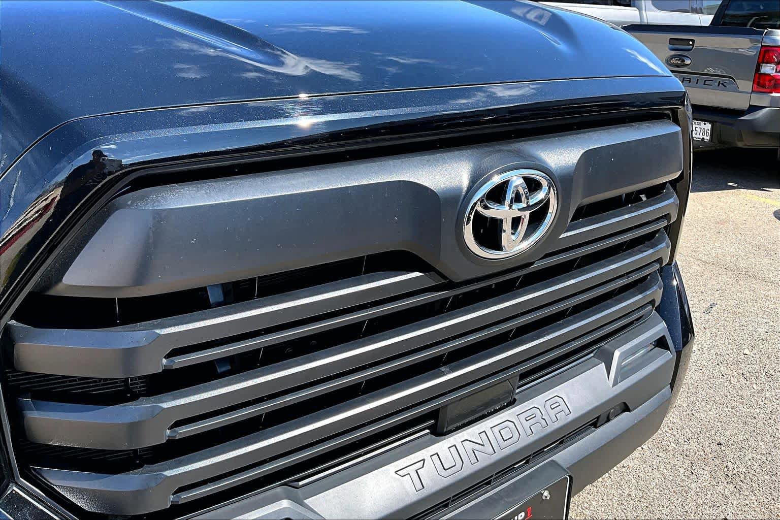 Used 2023 Toyota Tundra SR5 w/ SR5 Convenience Package AWD/4WD image 31