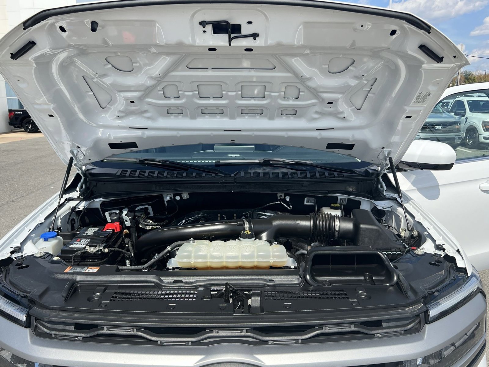 Certified 2024 Ford Expedition XLT image 28