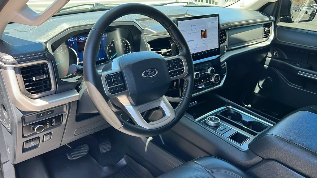 Certified 2024 Ford Expedition XLT RWD image 12