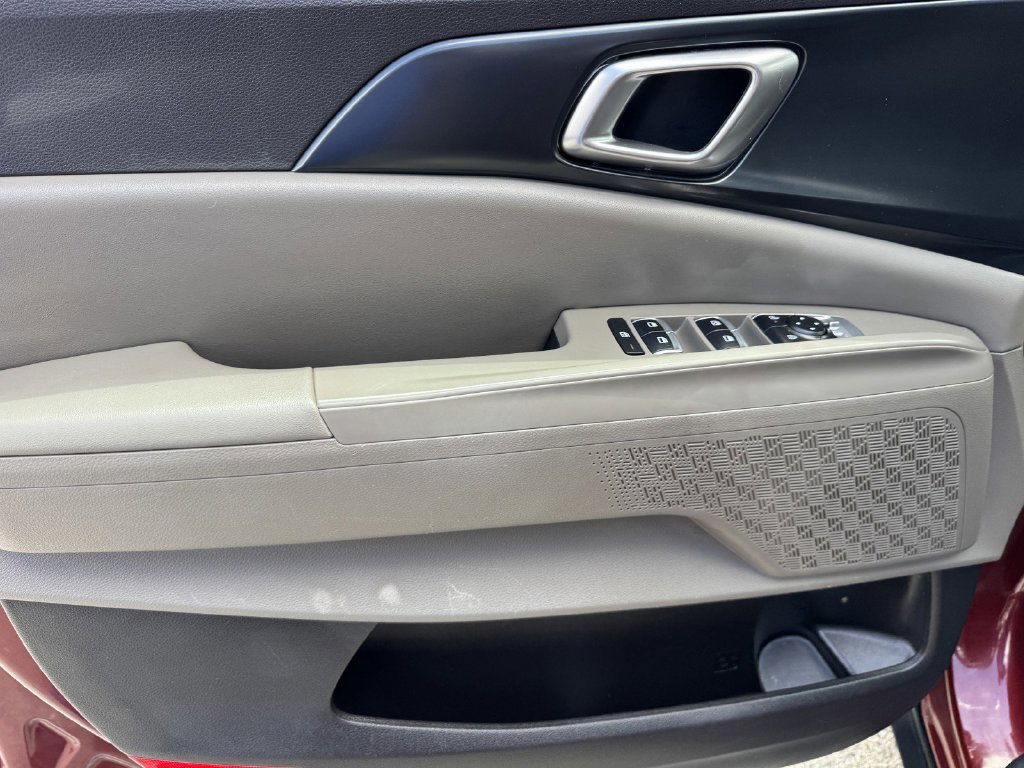 Used 2025 Kia Carnival FWD image 17