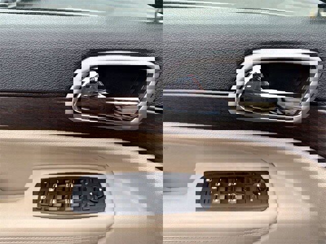 Used 2018 Jeep Grand Cherokee Laredo image 13