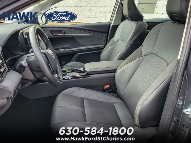 Used 2025 Toyota Camry XLE FWD image 8