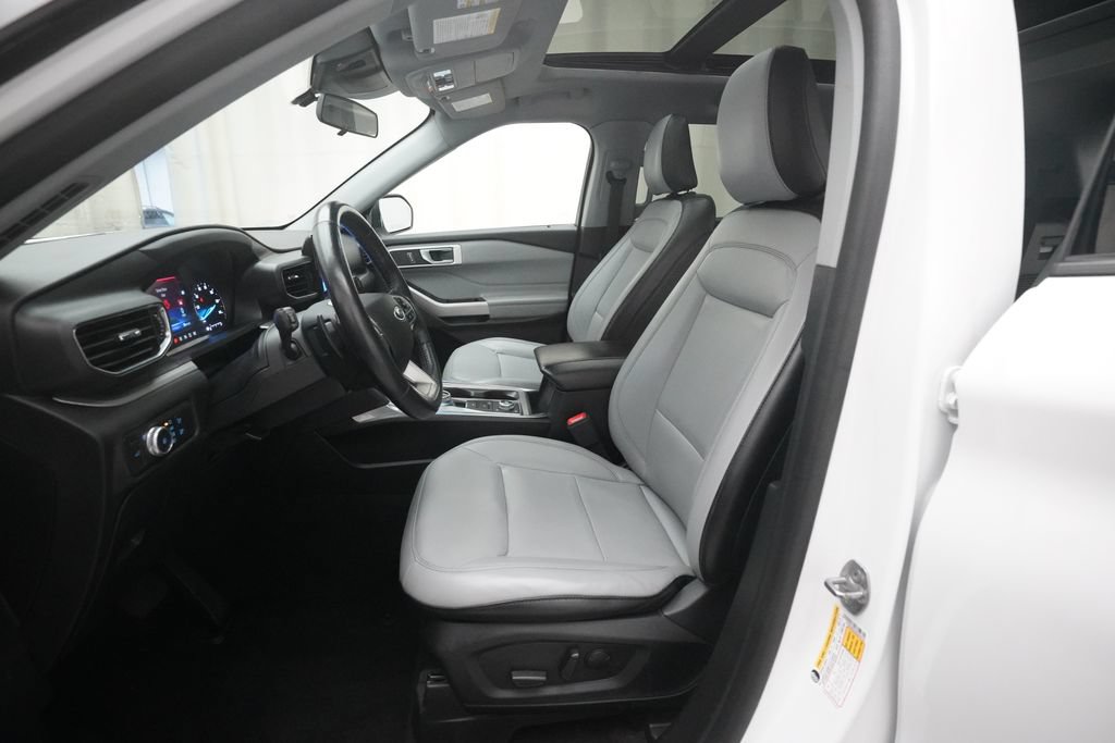 Certified 2021 Ford Explorer XLT w/ Equipment Group 202A AWD/4WD image 7