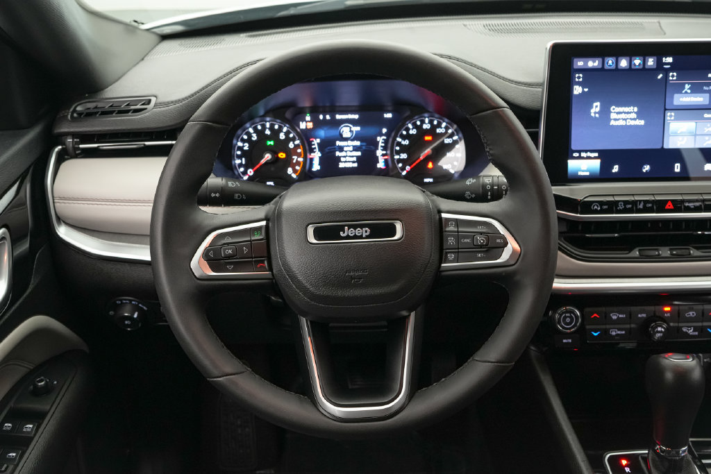 Used 2025 Jeep Compass Limited AWD/4WD image 13