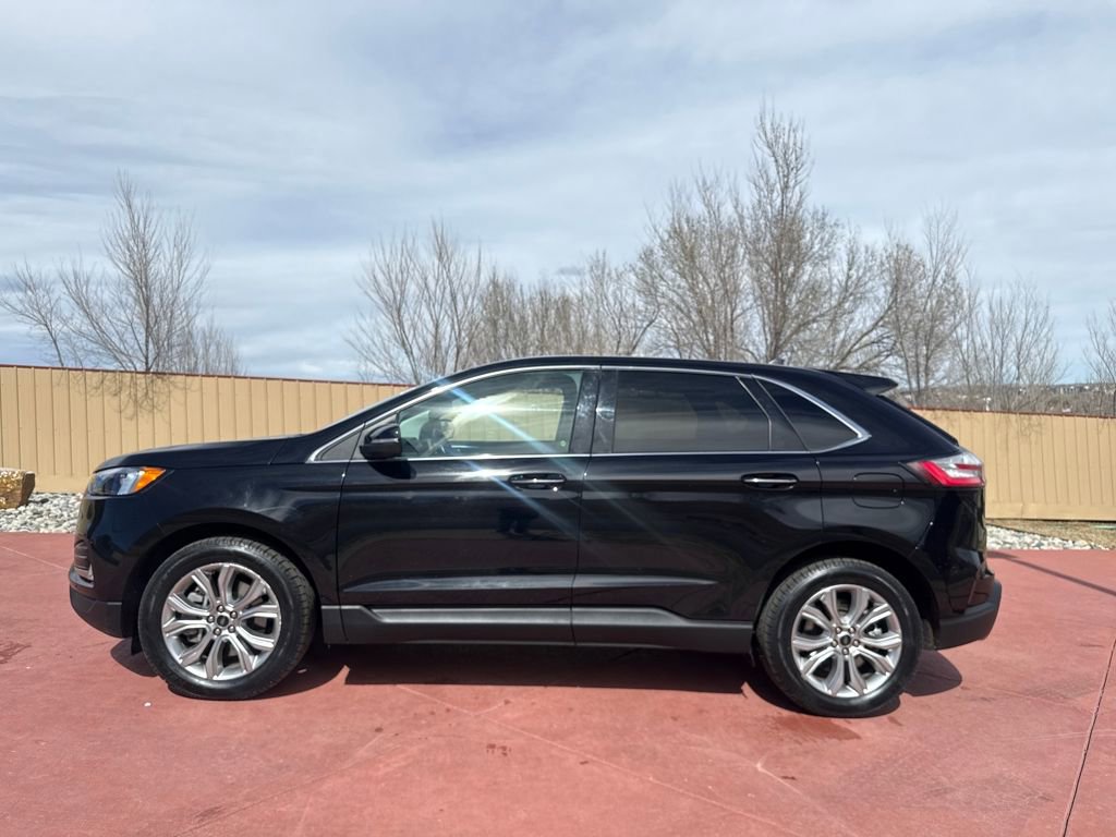 Certified 2024 Ford Edge Titanium AWD/4WD image 2