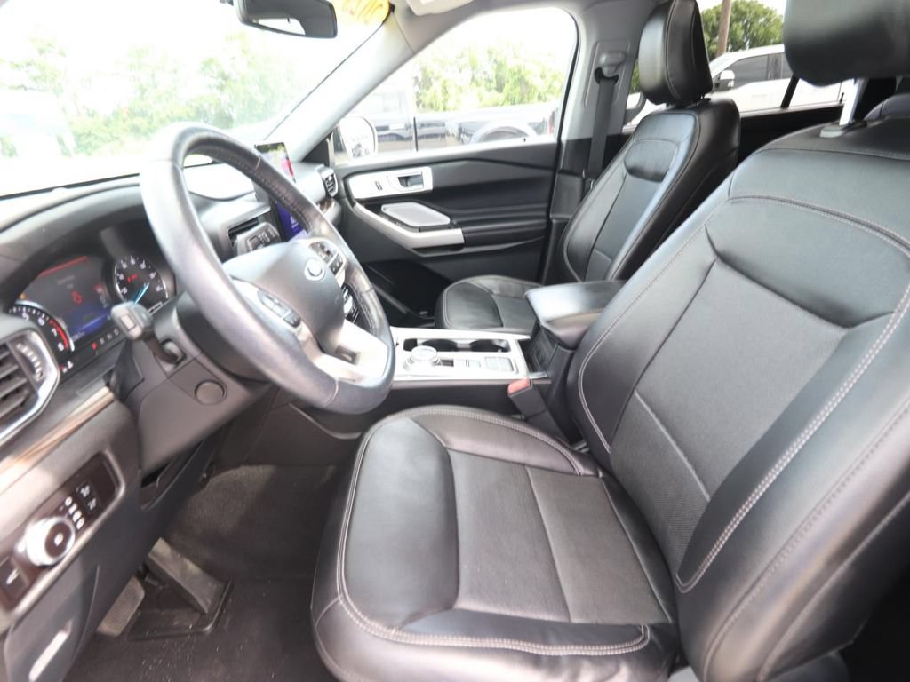 Certified 2023 Ford Explorer Limited w/ Limited Technology Package RWD image 2