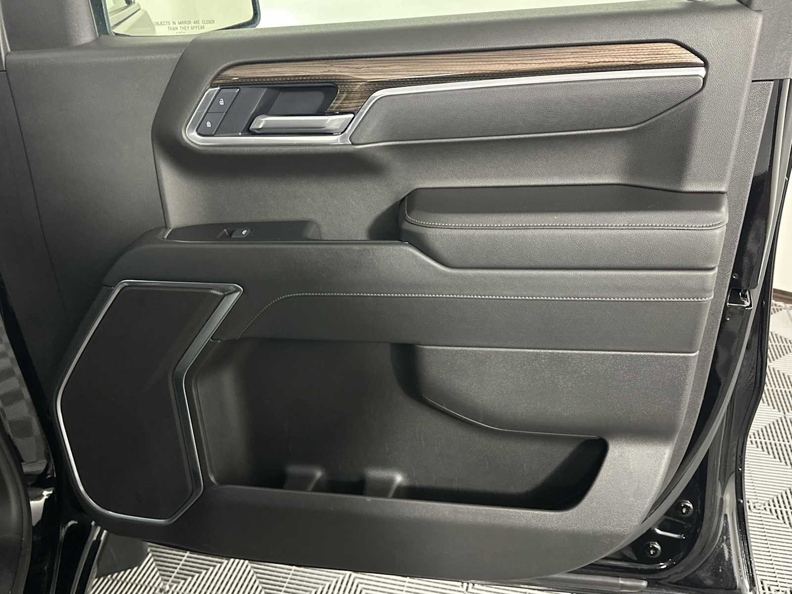 Used 2025 Chevrolet Silverado 1500 LT image 16