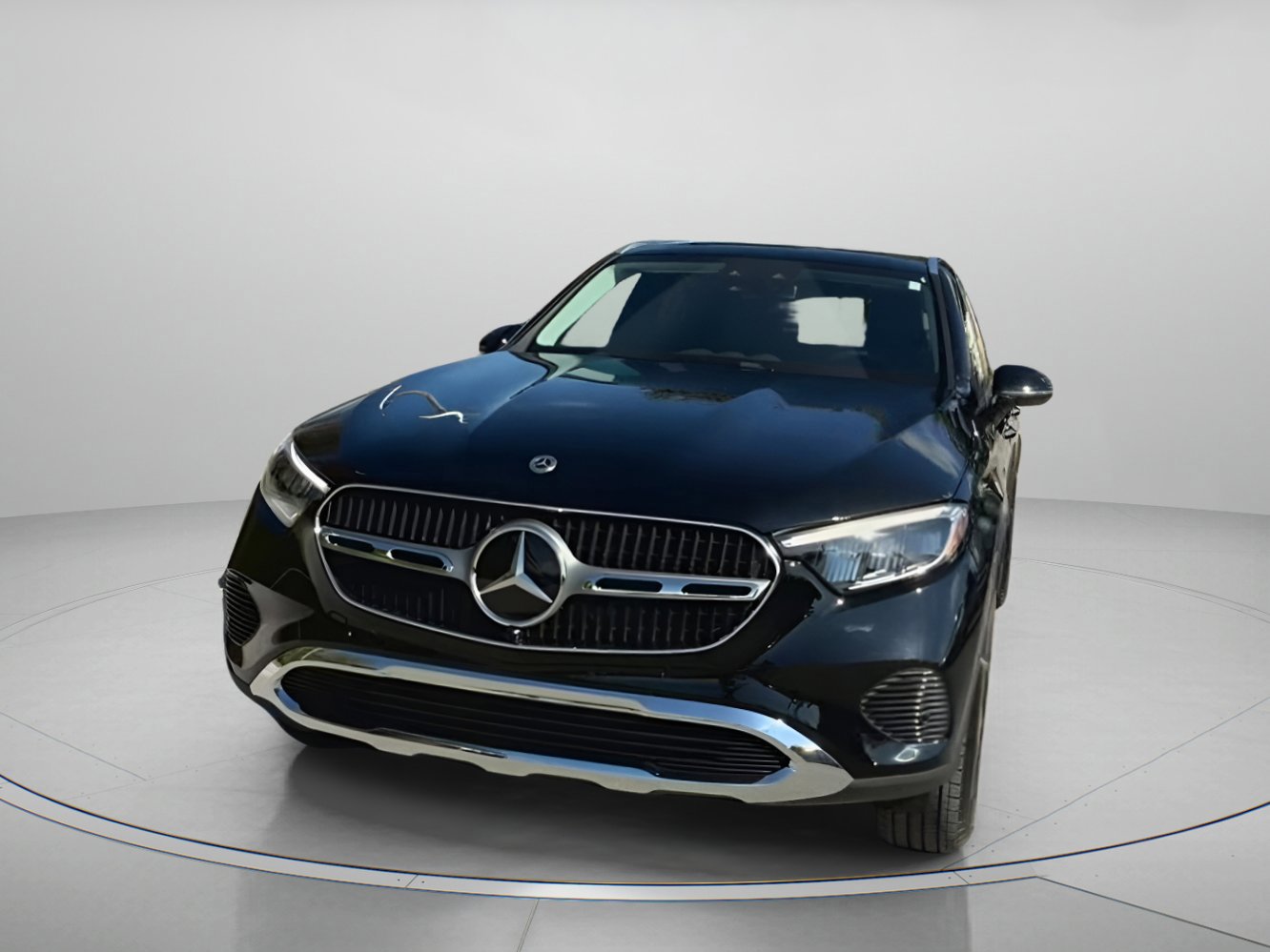 Used 2025 Mercedes-Benz GLC 350e 4MATIC image 2
