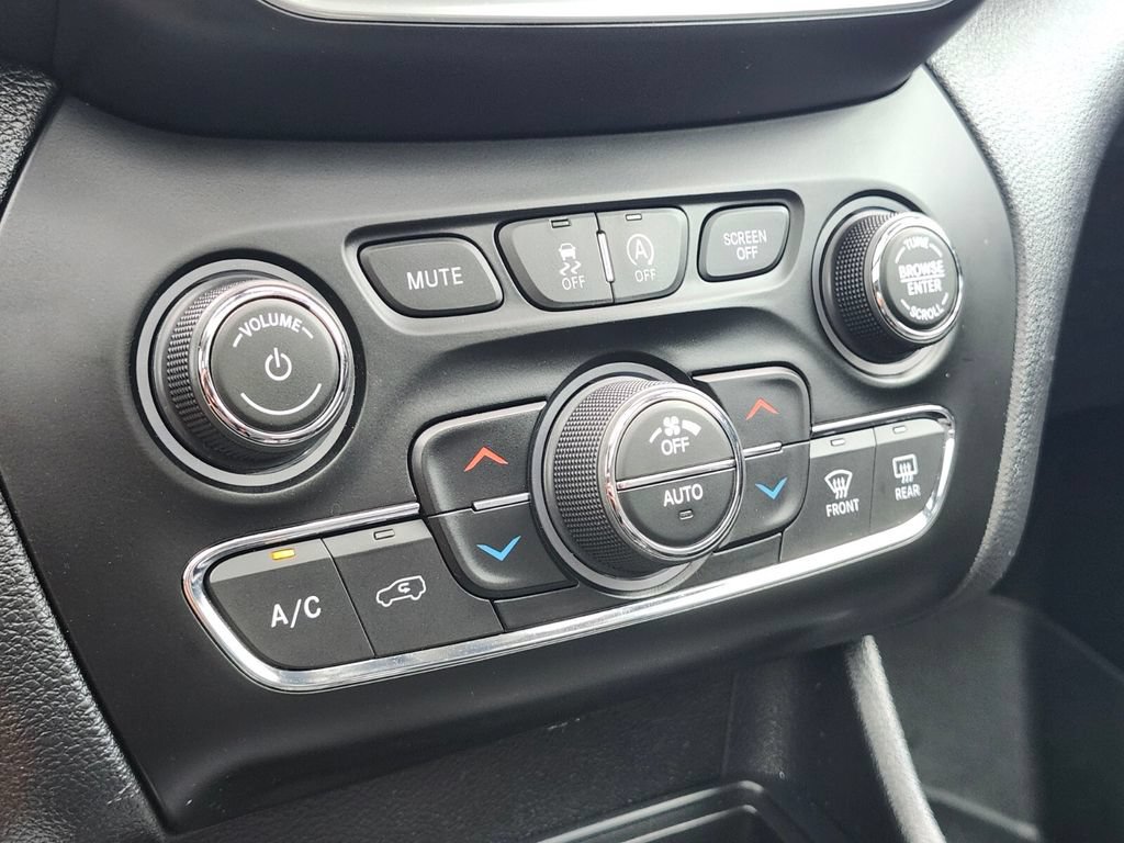 Used 2020 Jeep Cherokee Limited AWD/4WD image 23