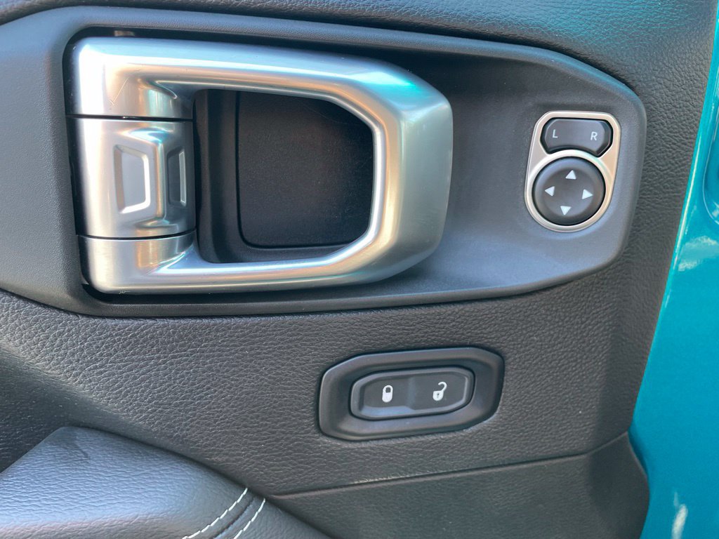 Used 2020 Jeep Wrangler Unlimited Sahara AWD/4WD image 12