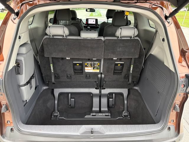 Used 2022 Toyota Sienna XLE FWD image 21