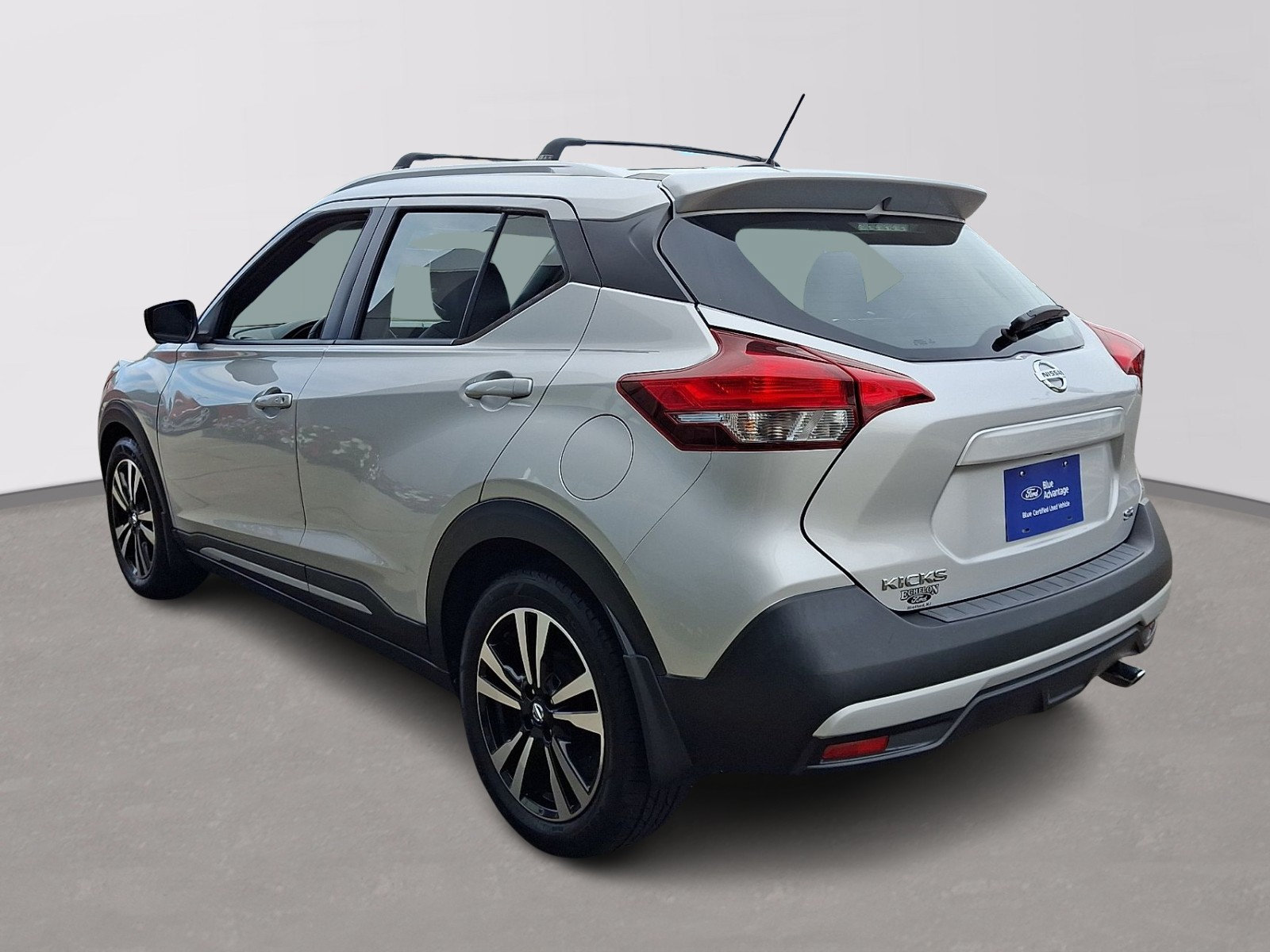 Used 2019 Nissan Kicks SR w/ SR Premium Package FWD image 4