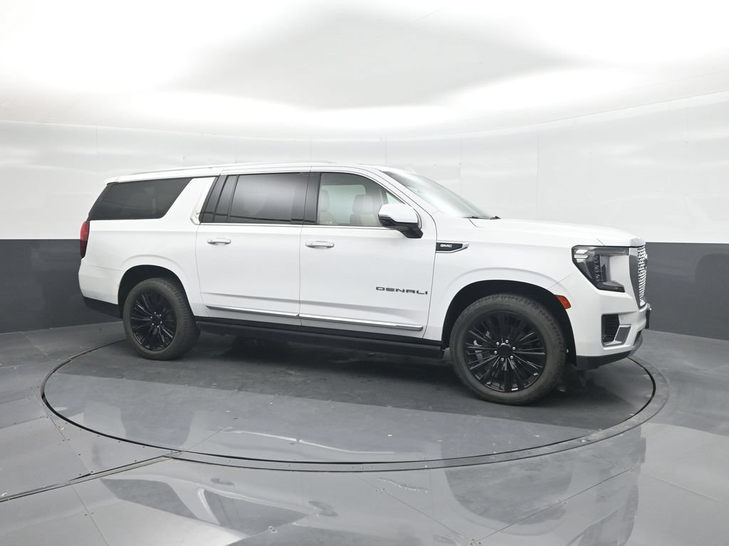 Used 2022 GMC Yukon XL Denali AWD/4WD image 11