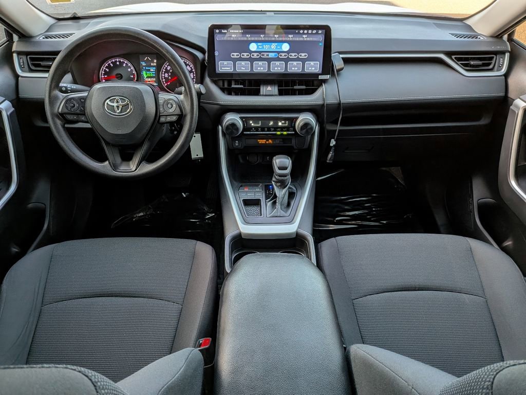 Used 2021 Toyota RAV4 LE image 15