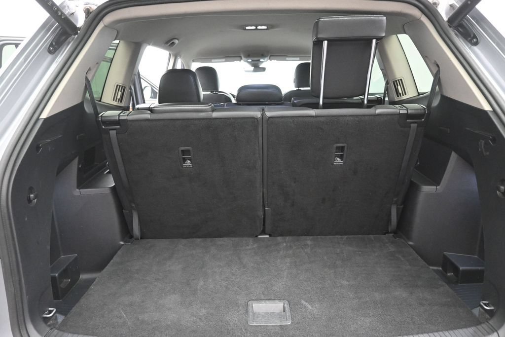 Used 2025 Volkswagen Atlas SE AWD/4WD image 2