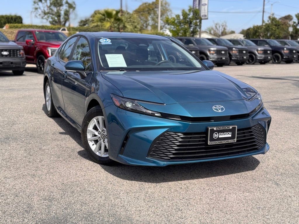 Used 2025 Toyota Camry LE w/ Convenience Package FWD image 2