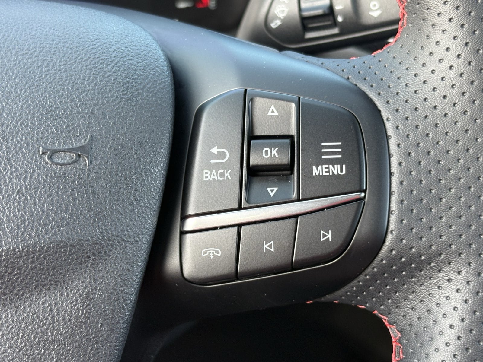 Certified 2024 Ford Escape ST-Line w/ Tech Pack #1 FWD image 38