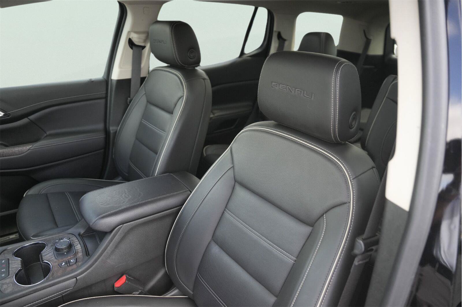 Used 2023 GMC Acadia Denali w/ Denali Ultimate Package FWD image 10