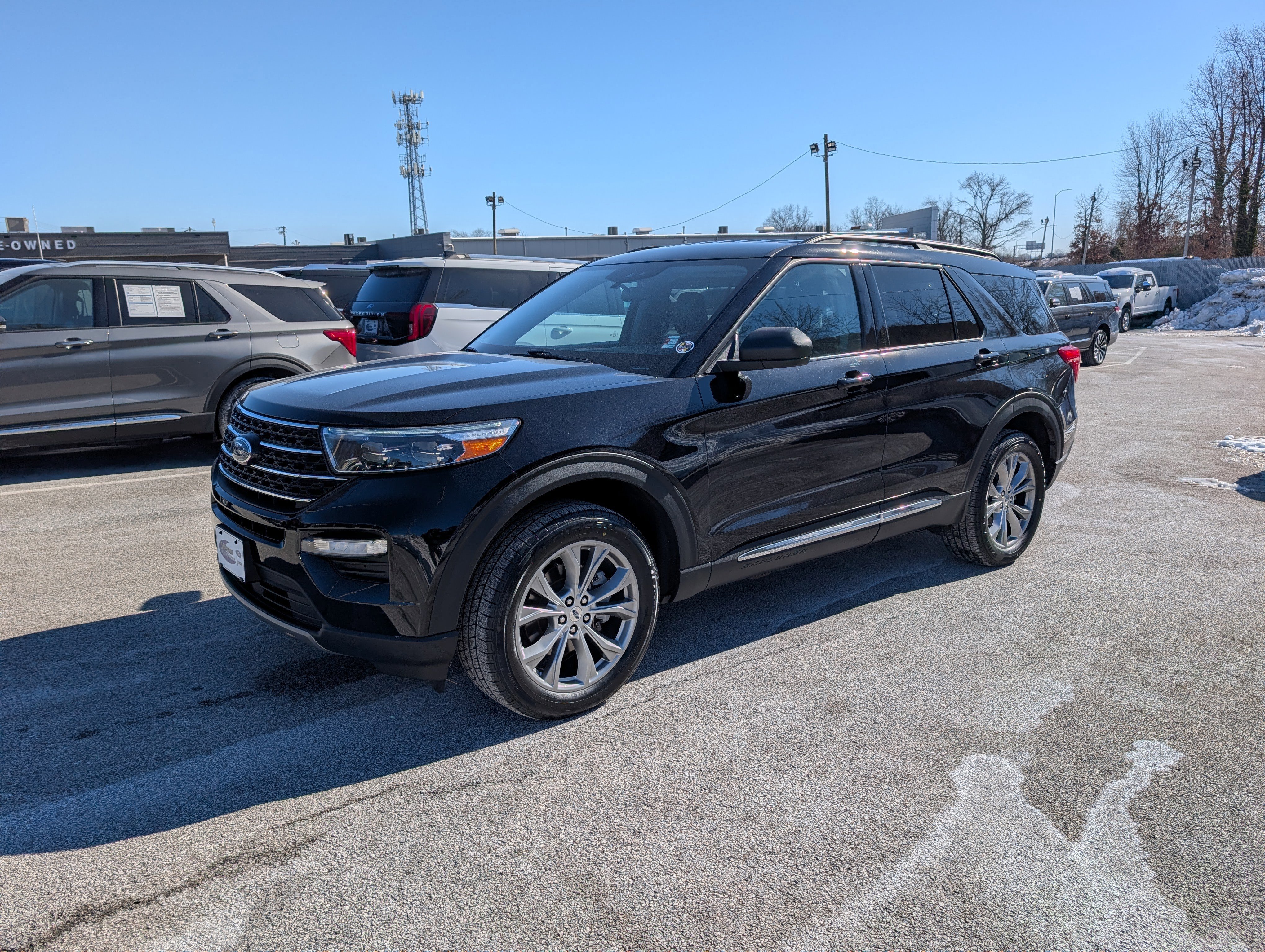 Certified 2022 Ford Explorer XLT w/ Equipment Group 202A image 8