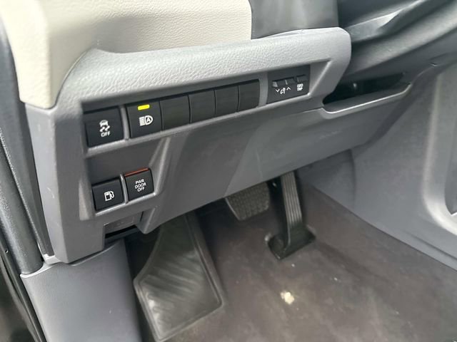 Used 2024 Toyota Sienna XLE image 27