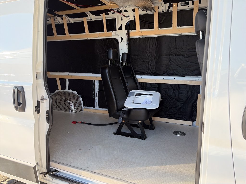 Used 2025 RAM ProMaster 2500 w/ Storage Group FWD image 23