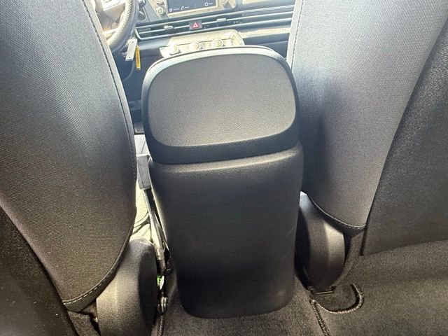 Used 2021 Hyundai Elantra SE FWD image 17