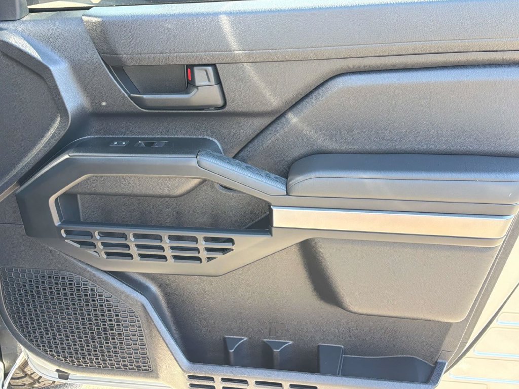 Used 2025 Toyota 4Runner SR5 AWD/4WD image 31