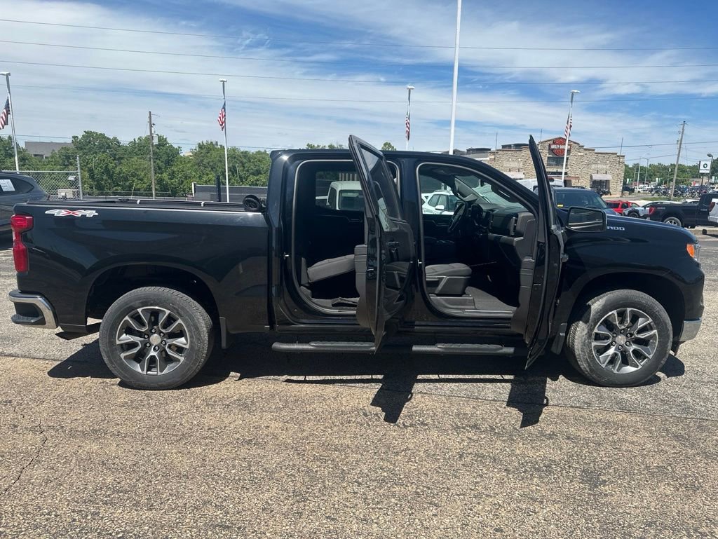 Used 2024 Chevrolet Silverado 1500 LT AWD/4WD image 8