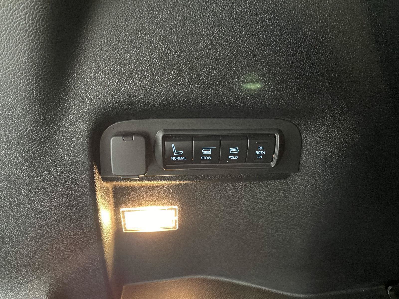 Certified 2018 Ford Explorer Platinum AWD/4WD image 40