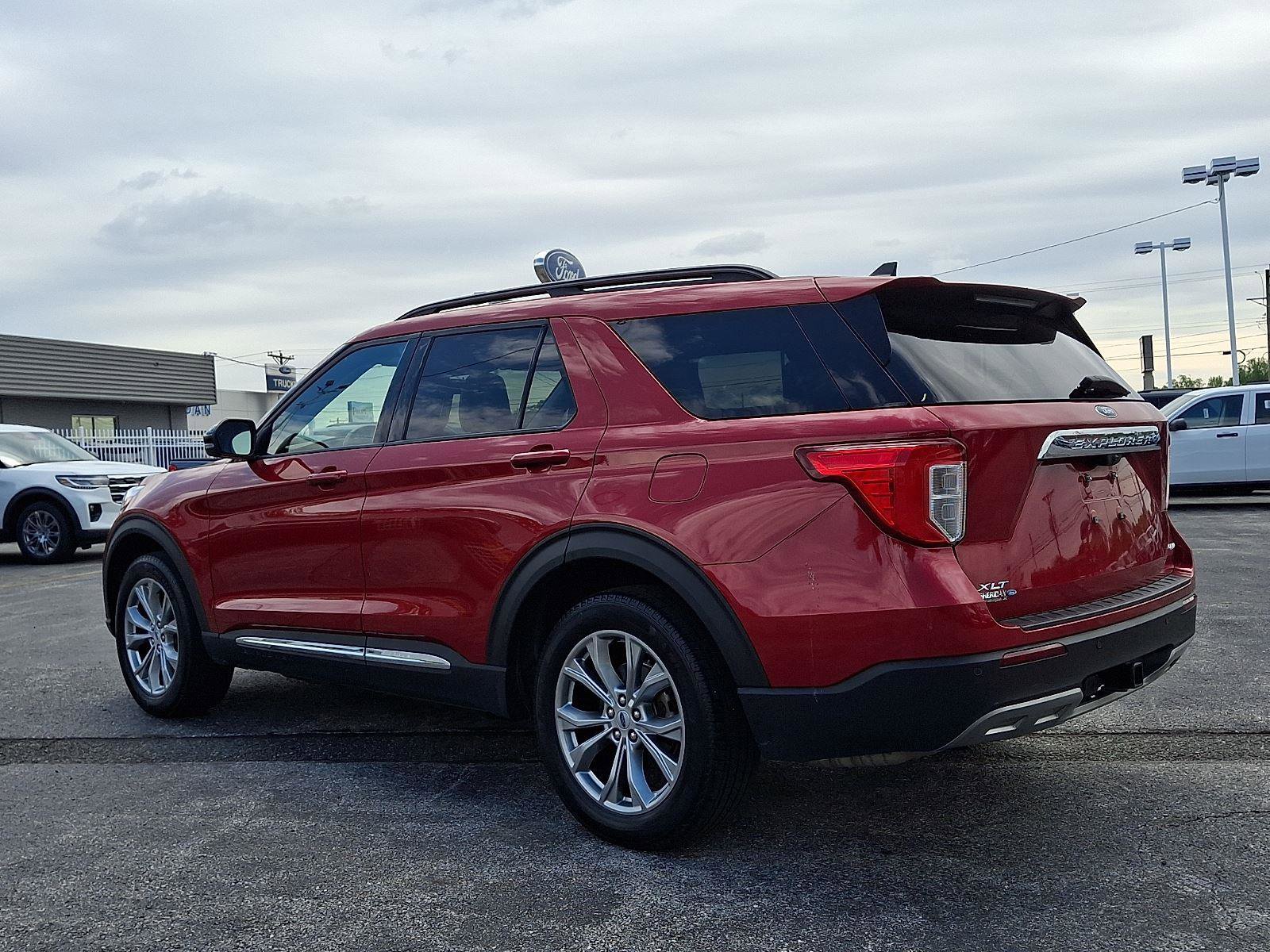 Certified 2023 Ford Explorer XLT w/ Equipment Group 202A AWD/4WD image 4