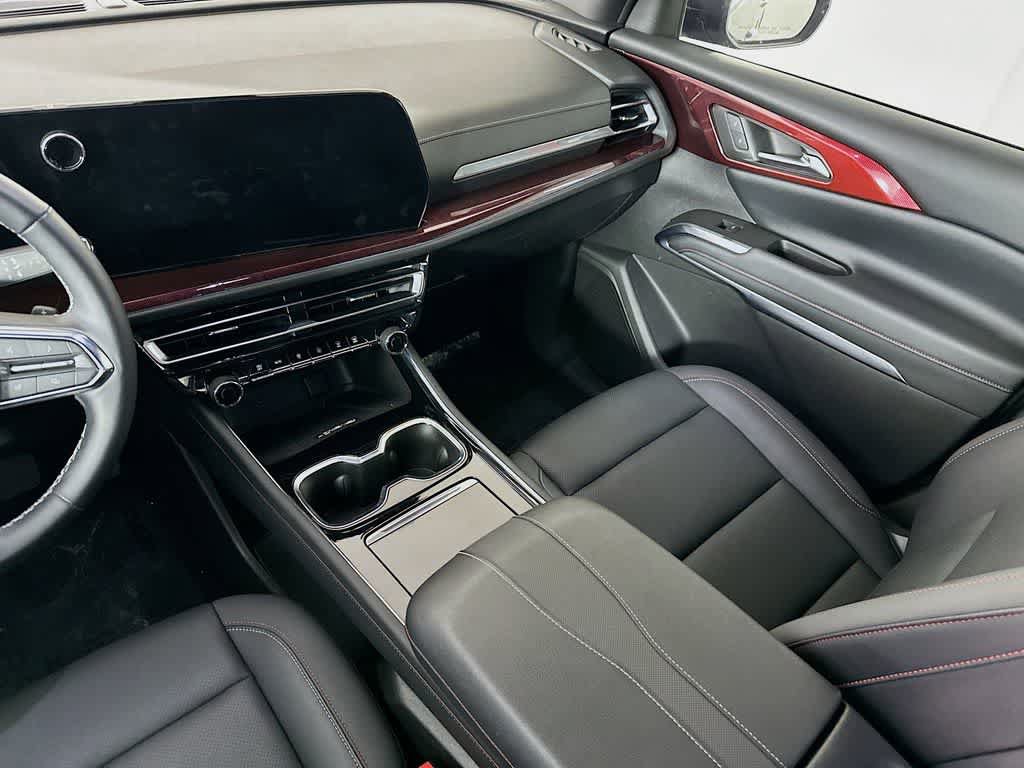 Used 2025 Chevrolet Traverse Z71 AWD/4WD image 11