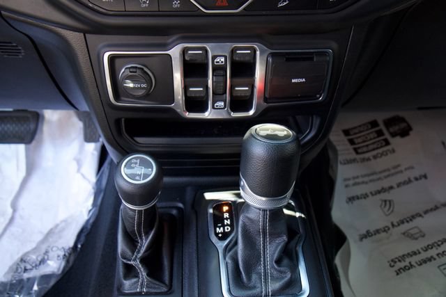 Used 2020 Jeep Wrangler Unlimited Sahara w/ Cold Weather Group AWD/4WD image 24
