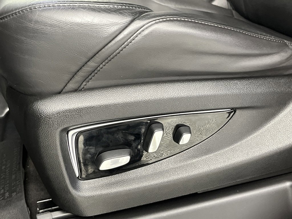 Used 2020 Cadillac Escalade Premium Luxury image 26