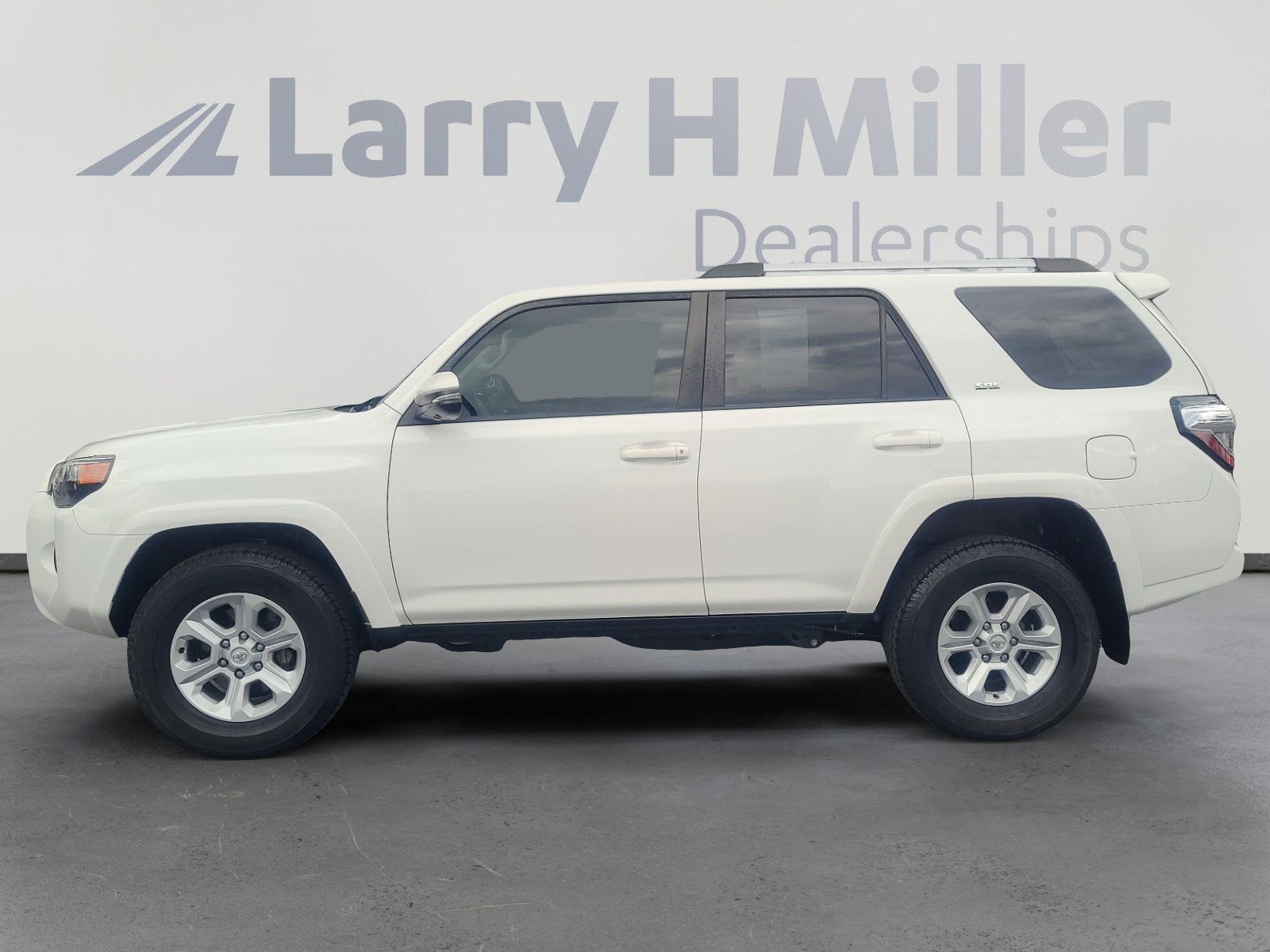 Used 2023 Toyota 4Runner SR5 Premium w/ SR5 Premium Package AWD/4WD image 2