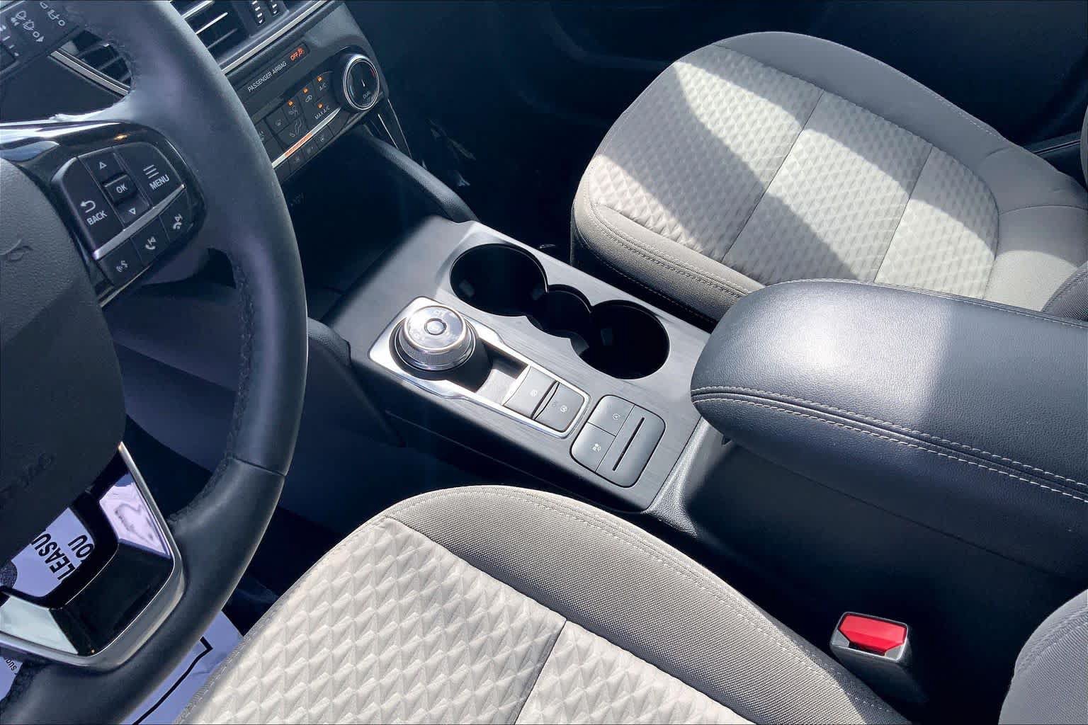 Certified 2022 Ford Escape SE w/ SE Sport Appearance Package FWD image 17