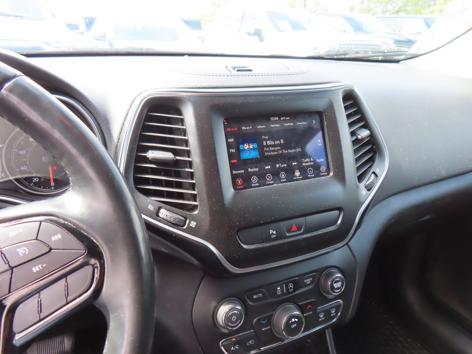Used 2019 Jeep Cherokee Latitude Plus AWD/4WD image 20
