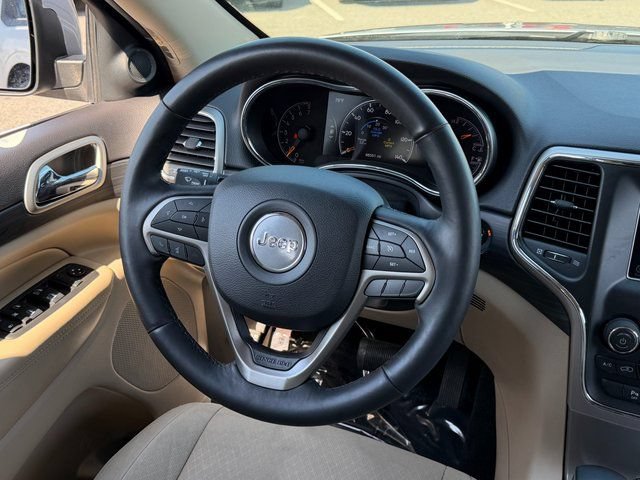 Used 2019 Jeep Grand Cherokee Laredo AWD/4WD image 30