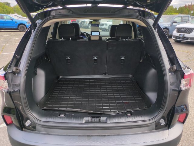 Certified 2020 Ford Escape Titanium AWD/4WD image 32